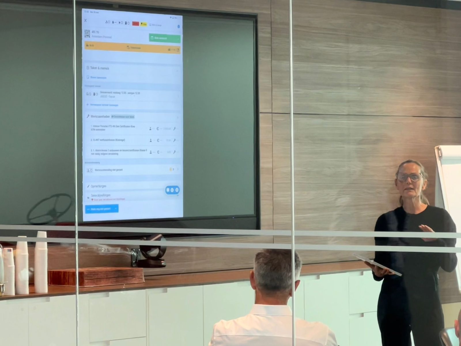 Mobo expert demonstrating a live work order to the service team